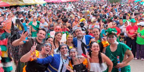  ¡El Carnaval de la Alegría: Un Fiesta Explosiva con Universo!